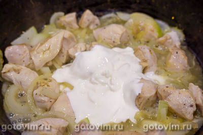 Куриное филе, тушённое со сметаной Куриное филе, тушённое со сметаной