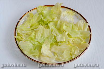 Салат с жареной куриной грудкой, помидорами черри и перепелиными яйцами Салат с жареной куриной грудкой, помидорами черри и перепелиными яйцами