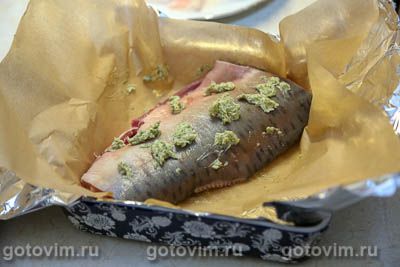Горбуша, запеченная в духовке с маслом и цедрой