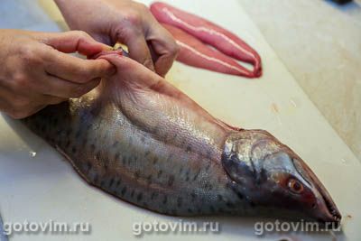 Горбуша, запеченная в духовке с маслом и цедрой