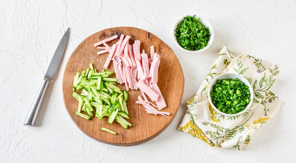 Салат с жареными шампиньонами и ветчиной, пошаговый рецепт с фото на 195 ккал Салат с жареными шампиньонами и ветчиной, пошаговый рецепт с фото на 195 ккал