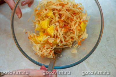 Салат из квашеной капусты с апельсином и грецкими орехами Салат из квашеной капусты с апельсином и грецкими орехами