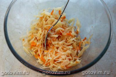 Салат из квашеной капусты с апельсином и грецкими орехами Салат из квашеной капусты с апельсином и грецкими орехами