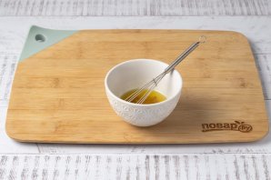 Салат из квашеной капусты с картошкой и огурцами