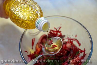 Салат из маринованной свеклы с сельдью Салат из маринованной свеклы с сельдью