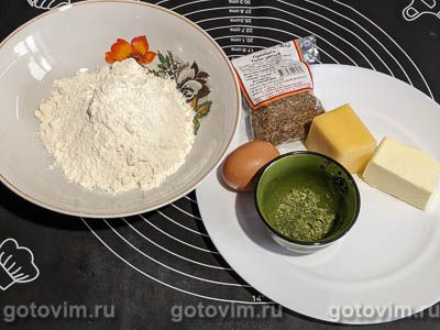 Рассыпчатое сырное печенье с тмином и травами