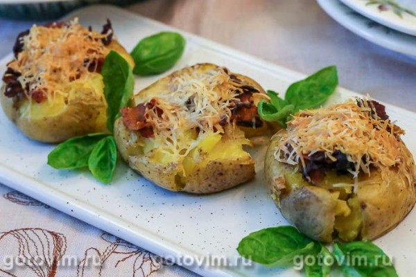 Мятая картошка в духовке с беконом и сыром Мятая картошка в духовке с беконом и сыром