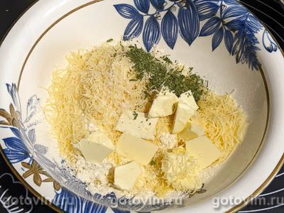 Рассыпчатое сырное печенье с тмином и травами