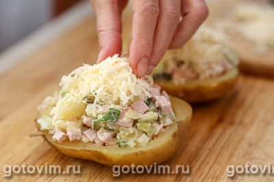 Картофель, фаршированный салатом оливье