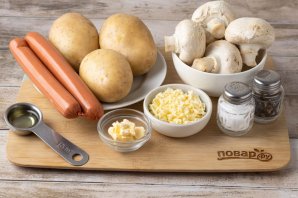 Картофельная запеканка с сосисками и грибами Картофельная запеканка с сосисками и грибами
