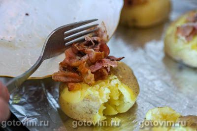 Мятая картошка в духовке с беконом и сыром Мятая картошка в духовке с беконом и сыром