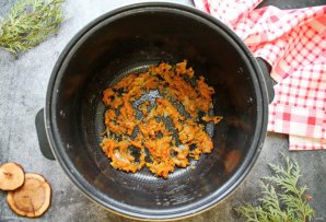 Куриные грудки в сливочном соусе в мультиварке Куриные грудки в сливочном соусе в мультиварке