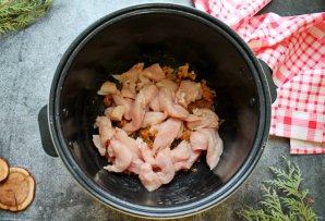 Куриные грудки в сливочном соусе в мультиварке Куриные грудки в сливочном соусе в мультиварке