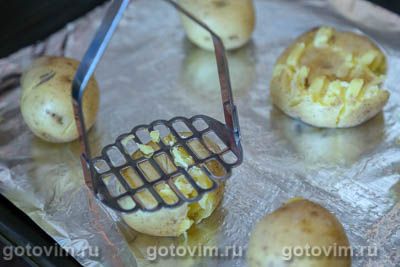 Мятая картошка в духовке с беконом и сыром Мятая картошка в духовке с беконом и сыром