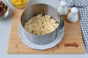 Салат слоеный с крабовыми палочками Салат слоеный с крабовыми палочками
