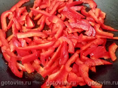 Салат из фунчозы с овощами и грибами