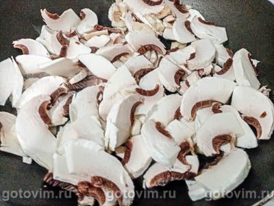 Салат из фунчозы с овощами и грибами