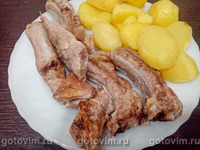Свиные ребрышки с картофелем, запеченные в фольге 