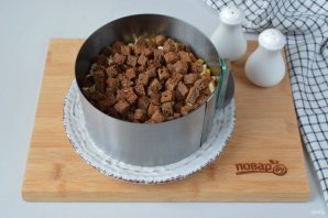 Салат слоеный с крабовыми палочками Салат слоеный с крабовыми палочками