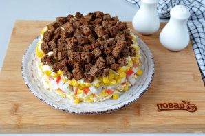Салат слоеный с крабовыми палочками Салат слоеный с крабовыми палочками
