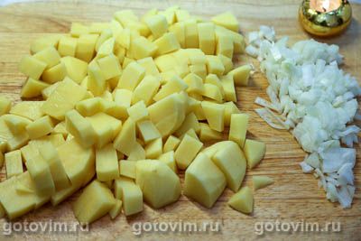 Картофель, тушенный с фрикадельками и квашеной капустой