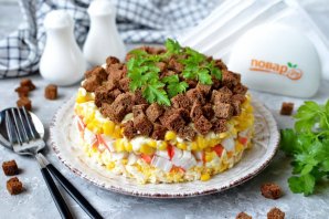 Салат слоеный с крабовыми палочками Салат слоеный с крабовыми палочками