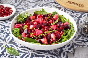 Салат из свеклы с гранатом и чесноком Салат из свеклы с гранатом и чесноком