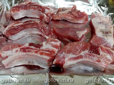 Свиные ребрышки с картофелем, запеченные в фольге 