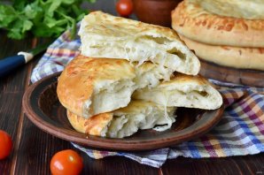 Хачапури по-мегрельски с сулугуни Хачапури по-мегрельски с сулугуни