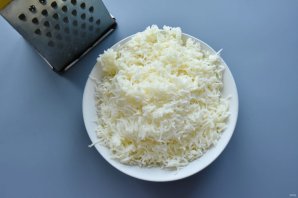 Хачапури по-мегрельски с сулугуни Хачапури по-мегрельски с сулугуни