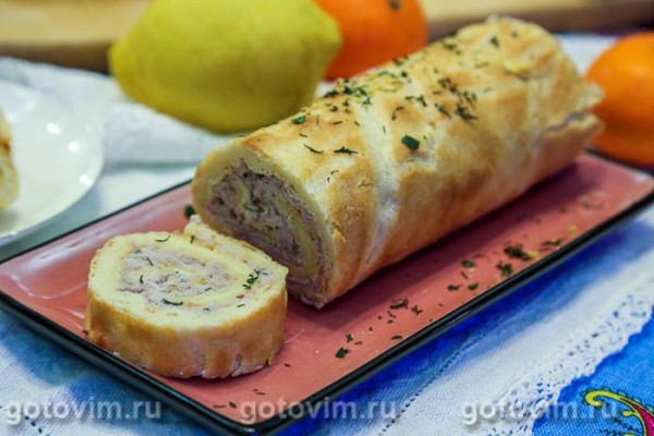 Заварной рулет с копченой рыбой и сырным кремом Заварной рулет с копченой рыбой и сырным кремом