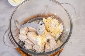 Рулетики из теста фило с курицей и сливочным сыром Рулетики из теста фило с курицей и сливочным сыром