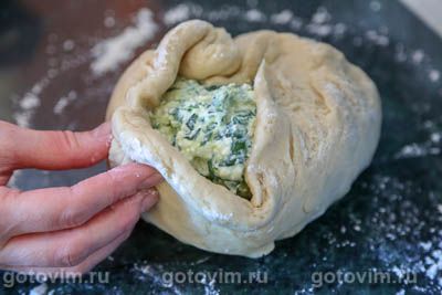 Осетинский пирог с черемшой и сыром брынза