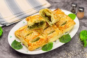 Слоеные пирожки с рикоттой и шпинатом Слоеные пирожки с рикоттой и шпинатом