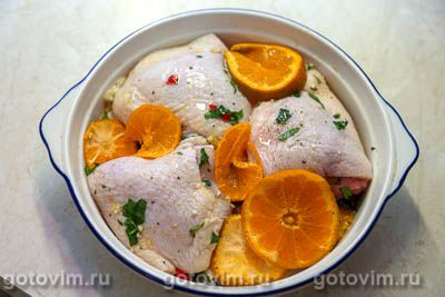 Куриные бедра с мандаринами и перцем чили