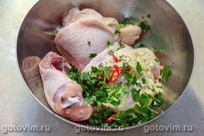 Куриные бедра с мандаринами и перцем чили
