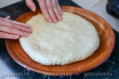 Осетинский пирог с черемшой и сыром брынза
