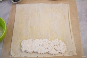 Рулетики из теста фило с курицей и сливочным сыром Рулетики из теста фило с курицей и сливочным сыром
