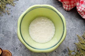 Дрожжевой пирог "Улитка" с мясным фаршем и картофелем Дрожжевой пирог "Улитка" с мясным фаршем и картофелем