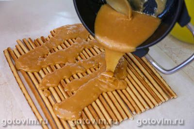 Сладкая колбаска из соломки со сливочной &laquo;Коровкой&raquo;