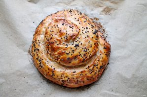Дрожжевой пирог "Улитка" с мясным фаршем и картофелем Дрожжевой пирог "Улитка" с мясным фаршем и картофелем