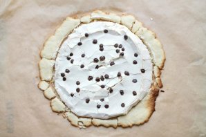 Торт с песочными коржами и безе