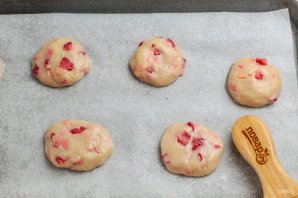 Печенье с клубникой и шоколадом Печенье с клубникой и шоколадом