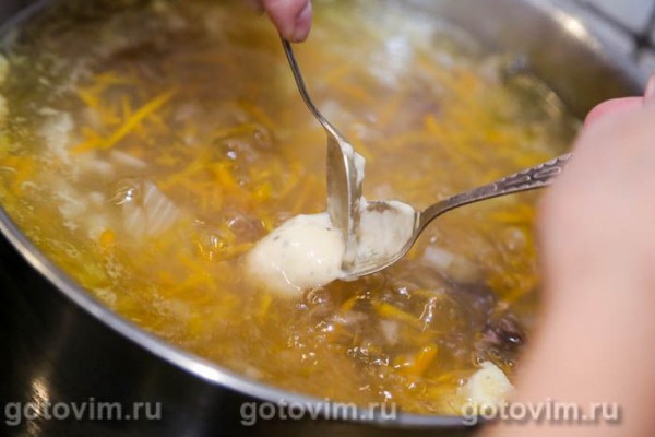Суп из говядины с клецками и овощами (без обжарки) Суп из говядины с клецками и овощами (без обжарки)