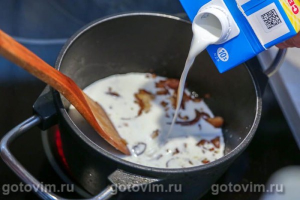 Тефтели из говядины в грибном соусе с плавленым сыром