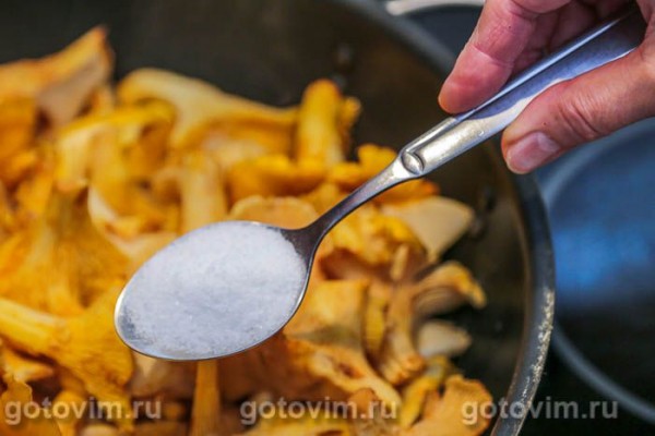 Лисички в топленом масле (конфи на зиму)