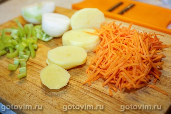 Плов с колбасками, картофелем и фасолью