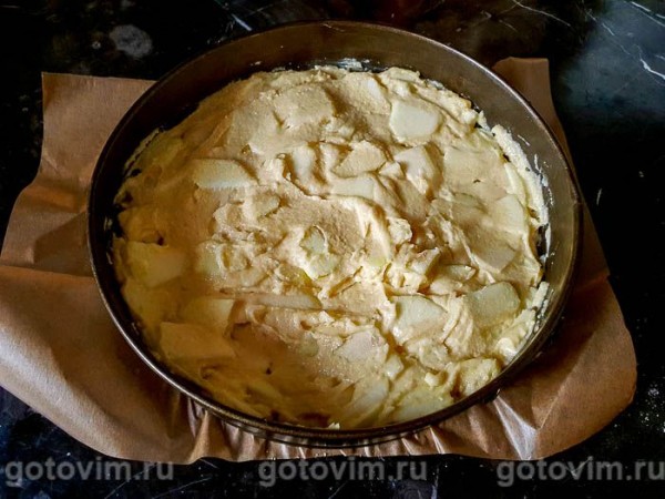Нежный яблочный пирог на тесте из манки с йогуртом 