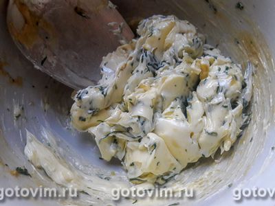 Бутерброды с селедкой на черном хлебе с горчичным маслом