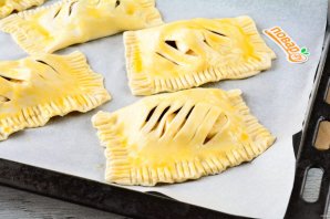 Слойки с бананом и шоколадом Слойки с бананом и шоколадом